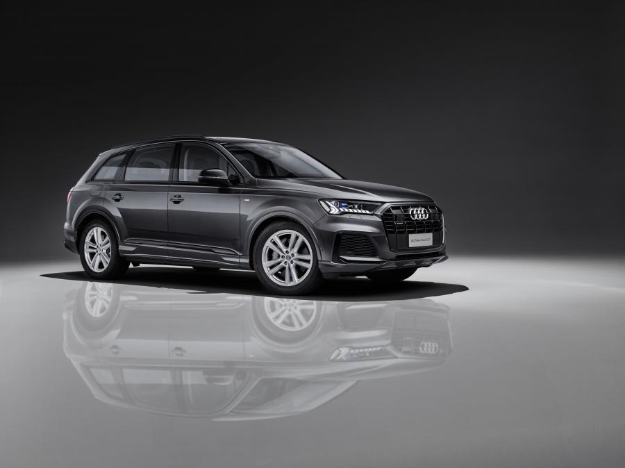  Audi Q7 55 TFSI Quattro S-Line (4M) 2020 года  (CN) (фото 1 из 40)